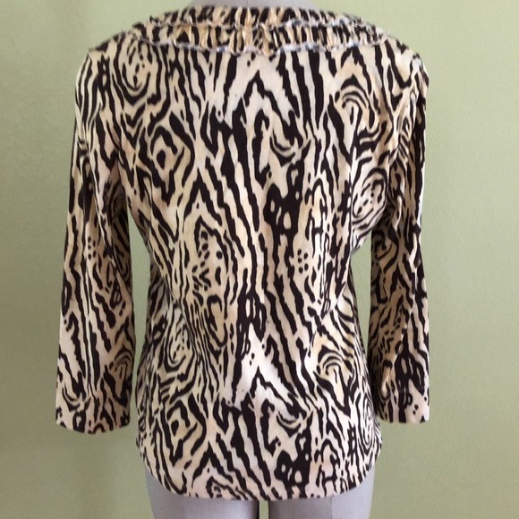 Jones New York Sport Women’s Ruffled Collar Animal Print Top - Picture 3 of 6
